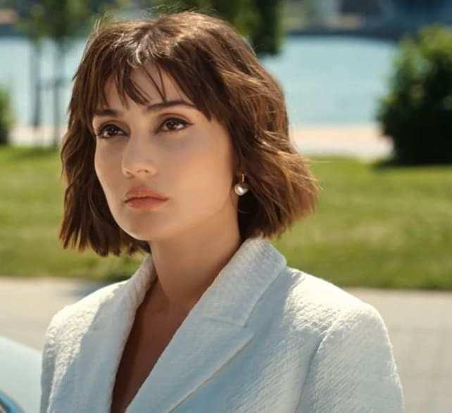 <p><strong>Yer aldığı yapımlarla geniş bir hayran kitlesi elde eden genç oyuncu, Mardin'de nişanlanarak evlilik yolundaki ilk adımını attı.</strong></p>