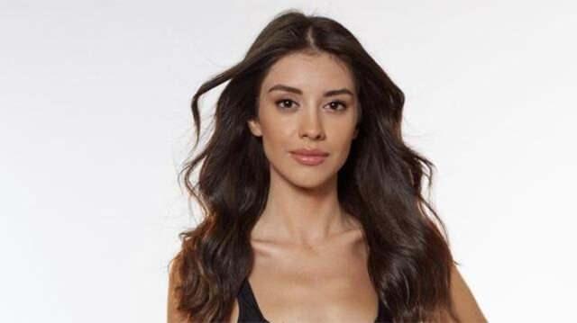 <p><strong>2022 Miss Turkey güzeli Nursena Say</strong>, sosyal medyada görüp de kullandığı bir <strong>cilt bakım ürünü</strong> nedeniyle büyük bir sağlık sorunu yaşadığını <strong>ilk kez anlattı.</strong></p>