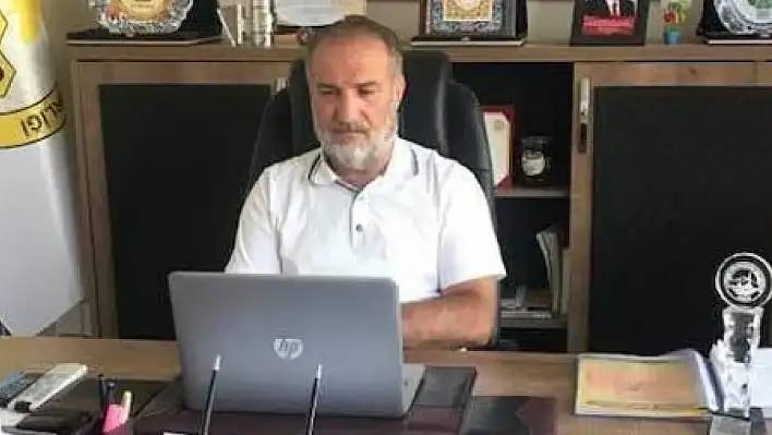 <p>Kayseri’nin tanınmış iş insanlarından biri olan ve bir dönem Kayseri İli Arı Yetiştiricileri Birliği Başkanlığı görevinde de bulunan İlhan Bozdağ, 65 yaşında yaşamını yitirdi.</p>