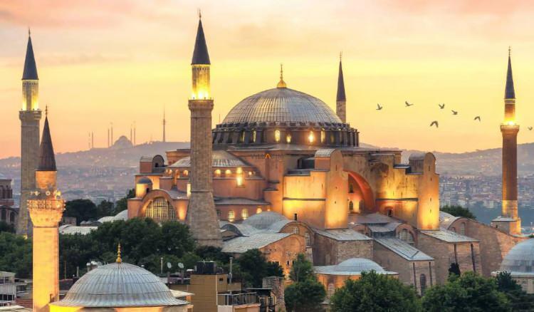 <p><span style="color:#B22222"><strong>TÜRKİYE'NİN DİNDARLIK ORANI ORTAYA ÇIKTI!</strong></span></p>
<p> </p>
<p>Dünyanın en dindar ülkeleri listesinde Türkiye'nin de sırası belli oldu. <strong>Peki bu listeye göre en dindar ülkeler hangileri?</strong></p>