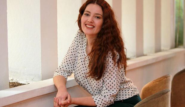 <p><strong>"GEÇMİŞİN YORGUNLUĞUNU BIRAKIYORUM"</strong></p>

<p>Pelin Akil dergiye yaptığı açıklamada <strong><em>"Özel hayatımdaki değişim bana büyük bir dönüşüm getirdi. Yeni başlangıçların, yeni projelerin ve biraz da kendime daha çok yer açacağım bir dönemin eşiğindeyim. Hem geçmişin yorgunluğunu bırakıyorum hem de önüme bakarken heyecan duyuyorum."</em></strong> ifadesini kullandı.</p>
