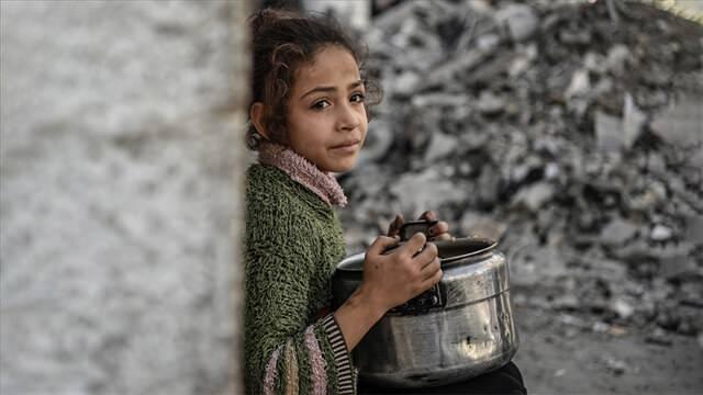 <p>Fotoğraflar, markanın sosyal medya hesaplarında paylaşılırken, kampanyaya hem büyük destek verildi hem de sert eleştiriler yapıldı.</p>