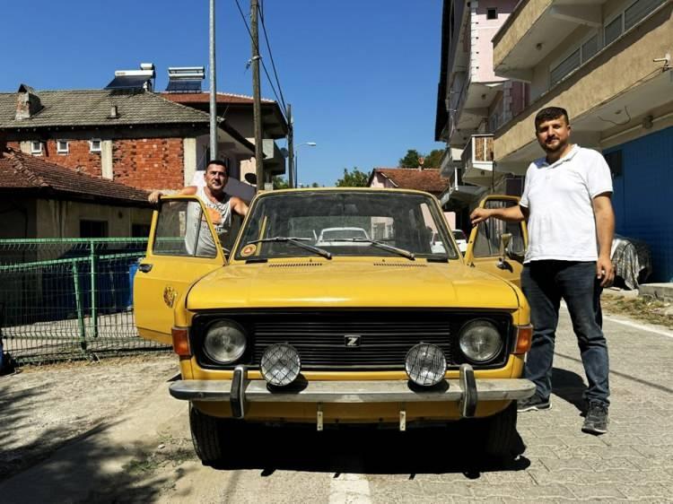 <p><span style="color:#FF0000"><em><strong>"HİÇBİR YIPRANMA YOK"</strong></em></span></p>

<p><strong>"Araç beklediğimiz gibi, bozulmamış" diyen Kaya, "Bu kadar orijinal olduğunu ben de düşünmüyordum. Tamamen orijinal. Kromları hiç bozulmamış, hiçbir yıpranma yok. O gün nasıl konulduysa bugün de aynı şekilde. Şimdi İstanbul Esenyurt'taki Fiat bayisine gidecek, orada tamir olacak. Sonra Kapaklı'ya geçecek. Kapaklı'daki firmamızda koruyacağız. Oradan da fuarlara götüreceğiz." </strong>dedi.</p>
