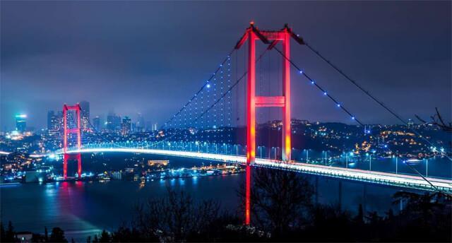 <p><span style="color:#800080"><strong>BOĞAZ KÖPRÜSÜNE YANSITTILAR</strong></span></p>