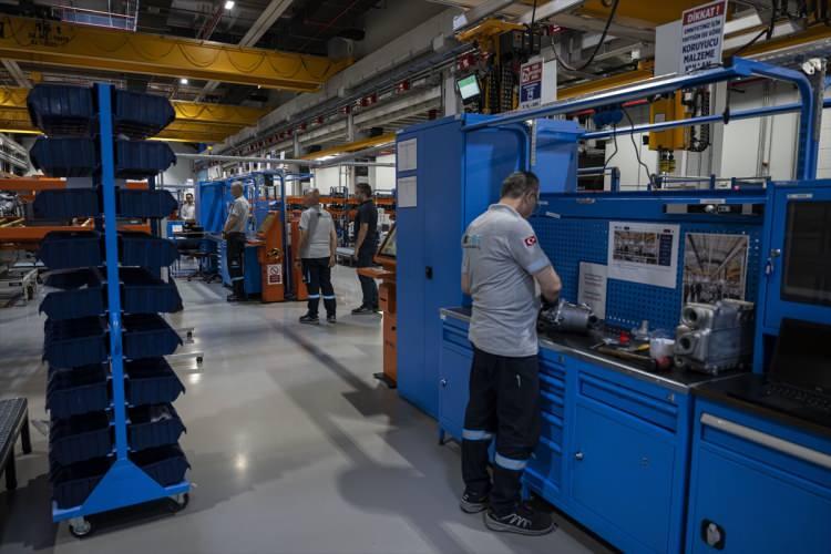 <p>BMC Yönetim Kurulu Başkanı Fuat Tosyalı, BMC Savunma ve BMC Power'ın üretim hatlarını AA ekibine gezdirerek yürütülen çalışmalara ilişkin bilgi verdi.</p>

<p> </p>
