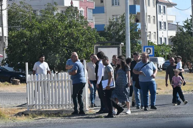 <p>Ergene ilçesi Cumhuriyet Mahallesi'nde, 25 Haziran 2021'de sağanak nedeniyle derenin taşması ile kıyıda oyun oynayan Burak Önder, kardeşi Barış Önder ve arkadaşları Mustafa Aslan, suya kapıldı. </p>