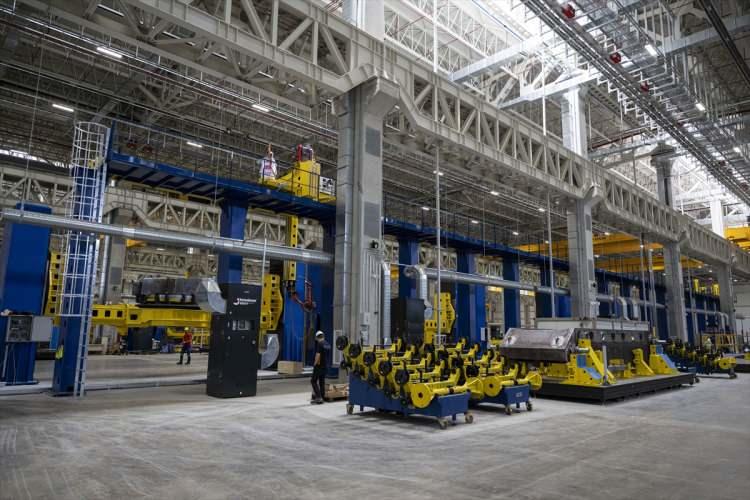 <p>BMC, ALTAY Tankı'nın seri üretimini gerçekleştirecek BMC Savunma ve tankın yerli güç grubu BATU'nun geliştirilip üretileceği BMC Power'a ev sahipliği yapan tesisi kısa sürede inşa etti, modern üretim teknolojileriyle donattı ve devreye aldı.</p>

<p> </p>
