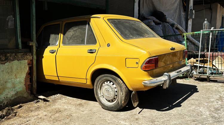 <p><span style="color:#A52A2A"><strong>ALACAĞI KARŞISINDA ALDI</strong></span></p>
<p>Almanya'da yaşayan Abidin Bostancı'nın babası Hüseyin Bostancı 1980'li yıllarda, çalıştığı yerden alacaklarına karşı Fiat lisanslı Zastava 1100 model otomobili satın aldı.</p>