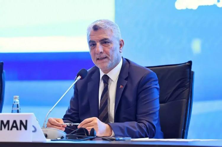 <p>Bolat, ayrıca kredilerin yıllık faiz oranının yüzde 25’e indirildiğini, azami 5 yaşına kadar ikinci el araç (otomobil, kamyonet, kamyon, minibüs, midibüs, otobüs vs.) alımlarının yatırım kredisi kapsamına alındığını, esnafın kredi alabilmesi için ticari faaliyetine başlangıç süresinden itibaren geçmesi gereken altı aylık sürenin üç aya düşürüldüğünü kaydetti.</p>