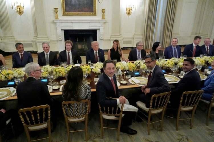 <p>Davetliler arasında Meta’nın kurucusu Mark Zuckerberg, Apple CEO’su Tim Cook, Microsoft’un kurucusu Bill Gates ve OpenAI CEO’su Sam Altman da yer aldı.</p>
<p> </p>