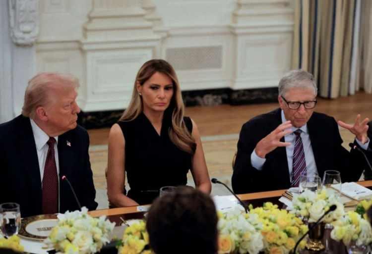 <p>Yemekte söz alan şirket yöneticileri de Trump'a destekleri ve teknoloji yatırımlarına katkıları nedeniyle teşekkür ederken yapay zeka alanındaki yeni yatırımlarından da bahsetti.</p>
