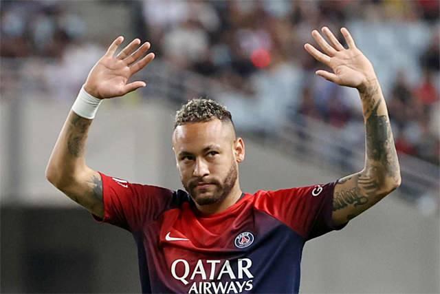 <p>Henüz ismi açıklanmayan iş adamının, bu kararı <strong>tamamen duygusal nedenlerle</strong> aldığı ve <strong>Neymar'a büyük hayranlık duyduğu</strong> belirtildi. İş adamı açıklamasında;</p>
