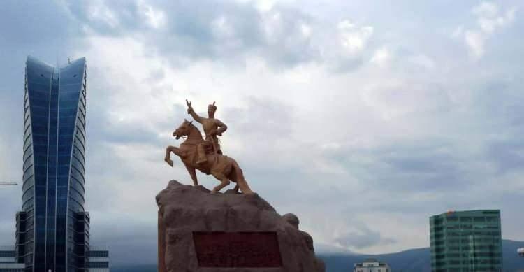 <p><span style="color:#B22222"><strong>19) MOĞOLİSTAN</strong></span></p>