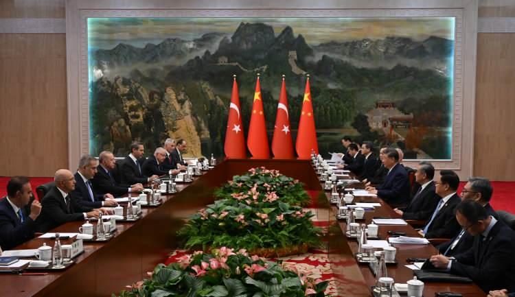 <p>Cumhurbaşkanı Recep Tayyip Erdoğan, Şanghay İşbirliği Örgütünün 25. Devlet Başkanları Konseyi Zirvesi için bulunduğu Çin'in Tiencin şehrinde, Çin Devlet Başkanı Şi Cinping ile bir araya geldi. </p>
