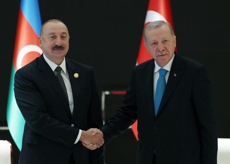 <p>Cumhurbaşkanı Erdoğan, konakladığı otelde, Azerbaycan Cumhurbaşkanı Aliyev ile görüştü.</p>