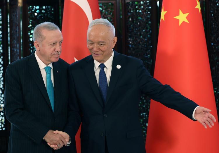 <p>Çin Komünist Partisi Merkez Komitesi Birinci Sekreteri Say Çi ile görüştü.</p>