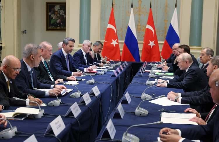 <p>Son olarak ise Rusya Devlet Başkanı Vladimir Putin ile görüştü.</p>