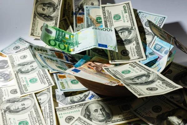 <p>ABD borsasında yaşanan hareketlilik, dünyanın en zengin 10 kişisine farklı yansıdı.</p>
<p> </p>
