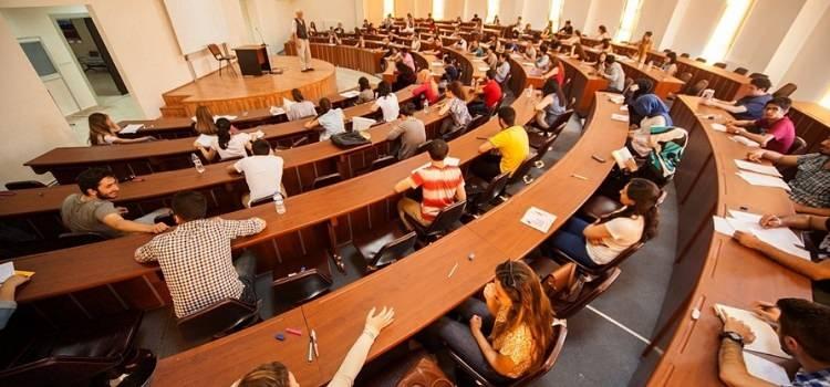 <p>Dünyanın en prestijli üniversiteleri listesinde Türkiye’den tam 17 üniversite yer aldı. Listenin zirvesinde sürpriz bir isim dikkat çekiyor. İşte, dünyanın en iyi 1000 üniversitesi arasına giren 17 Türk üniversitesi...</p>