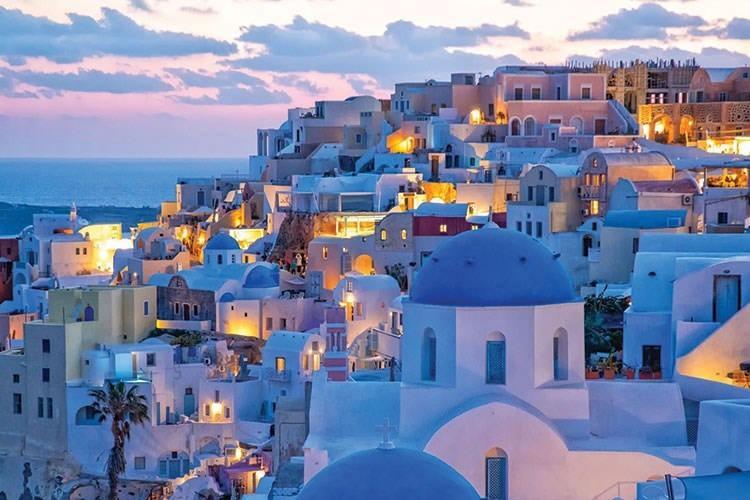 <p>6. Oia, Yunanistan</p>