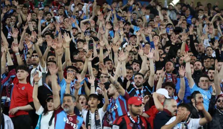 <p>8 - Trabzonspor | 14.000</p>