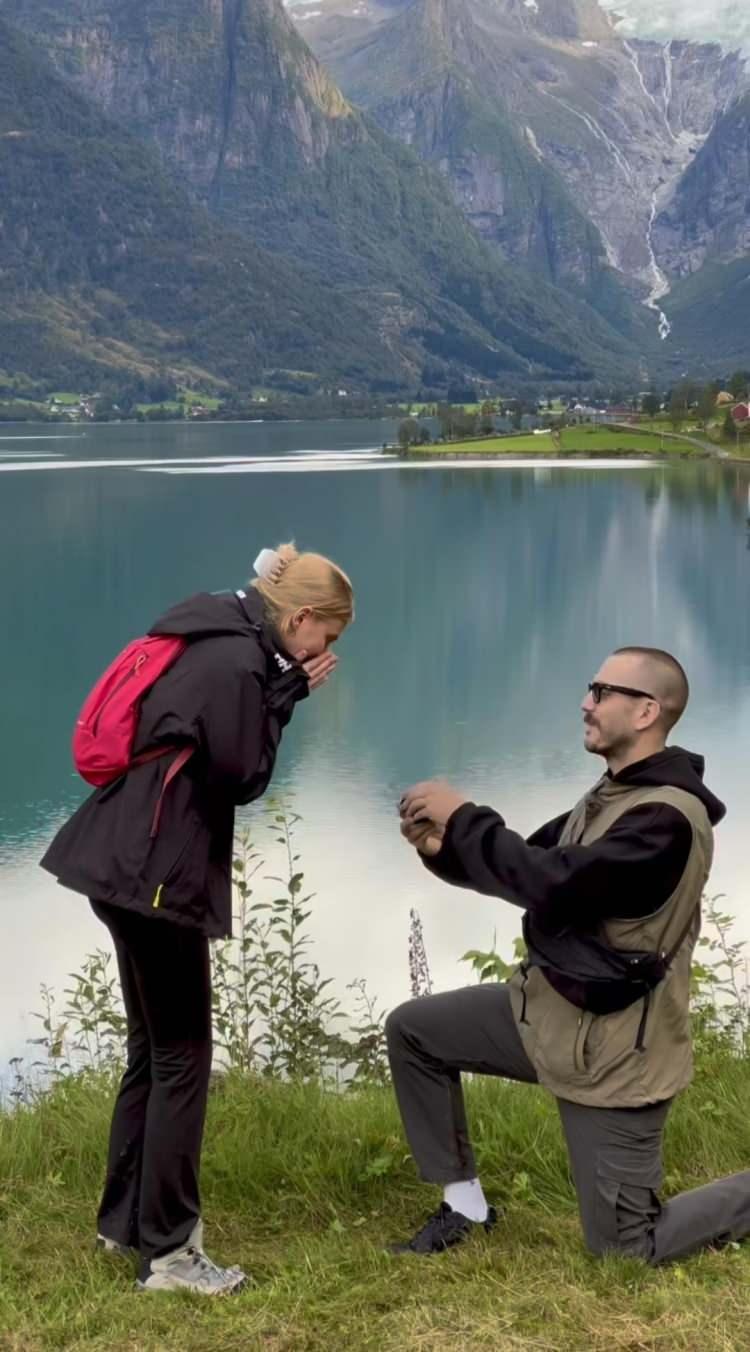 <p>Girişken, sevenleriyle paylaştığı mutlu anın videosuyla binlerce beğeni ve tebrik yorumu aldı.</p>