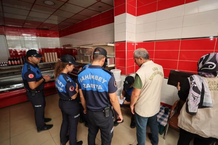 <p>Şahinbey Belediyesi işletmeye ait ruhsatı iptal ederek, iş yeri sahibi hakkında savcılığa suç duyurusunda bulundu.</p>