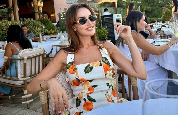 <p>‘Yaprak Dökümü’ dizisinde canlandırdığı ‘Nejla’ karakteri ile hafızalara kazınan Fahriye Evcen, kariyerinde yeni bir adım attı.</p>

<p> </p>
