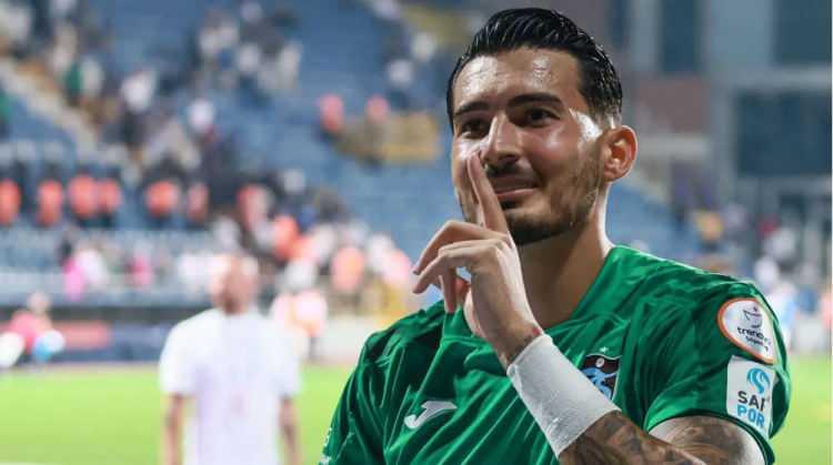 <p>29 yaşındaki file bekçisi, Süper Lig’den de Avrupa’ya en pahalı transfer olan isim olarak kayıtlara geçti.</p>
