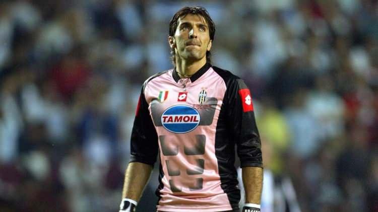 <p>3- Gianliuigi Buffon > Juventus<br />
<br />
* 2001-02<br />
<br />
* 52.8 milyon euro</p>