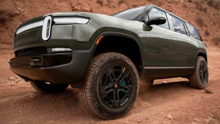 <p><span style="color:#B22222"><strong>19- Rivian R1T Quad</strong></span></p>
<p> </p>
<p><strong>(ABD)</strong> </p>
<p> </p>
<p>1025 HP – Elektrikli</p>
<p> </p>
