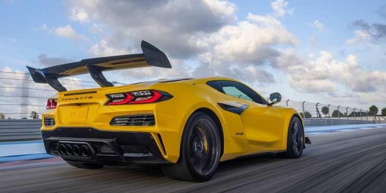 <p><span style="color:#B22222"><strong>17- Chevrolet Corvette ZR1 </strong></span></p>
<p> </p>
<p><strong>(ABD)</strong></p>
<p> </p>
<p>1064 HP – Benzin</p>
<p> </p>