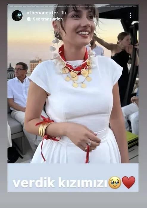 <p><strong>Gösterişten uzak bir nişan töreni tercih eden oyuncuya törende takılan altınlar sosyal medyada gündem oldu.</strong></p>
