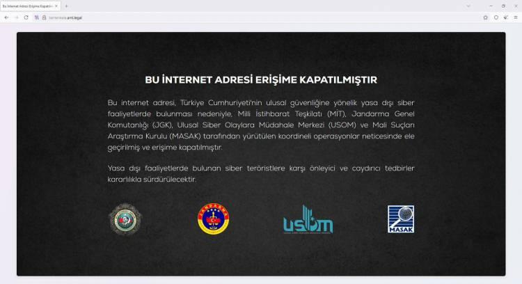 <p><strong><span style="color:rgb(178, 34, 34)">1250 İNTERNET SİTESİ ERİŞİME KAPATILDI</span></strong></p>
<p>Çalışmalarda soruşturmaya, Ulusal Siber Olaylara Müdahale Merkezi (USOM) ile Mali Suçları Araştırma Kurulu (MASAK) da dahil edildi. USOM'un sağladığı teknik destekle şebekenin kullandığı altyapı tespit edilirken, MASAK tarafından yürütülen incelemelerle örgütün yasa dışı gelir kaynakları ve para trafiği ortaya çıkarıldı.</p>