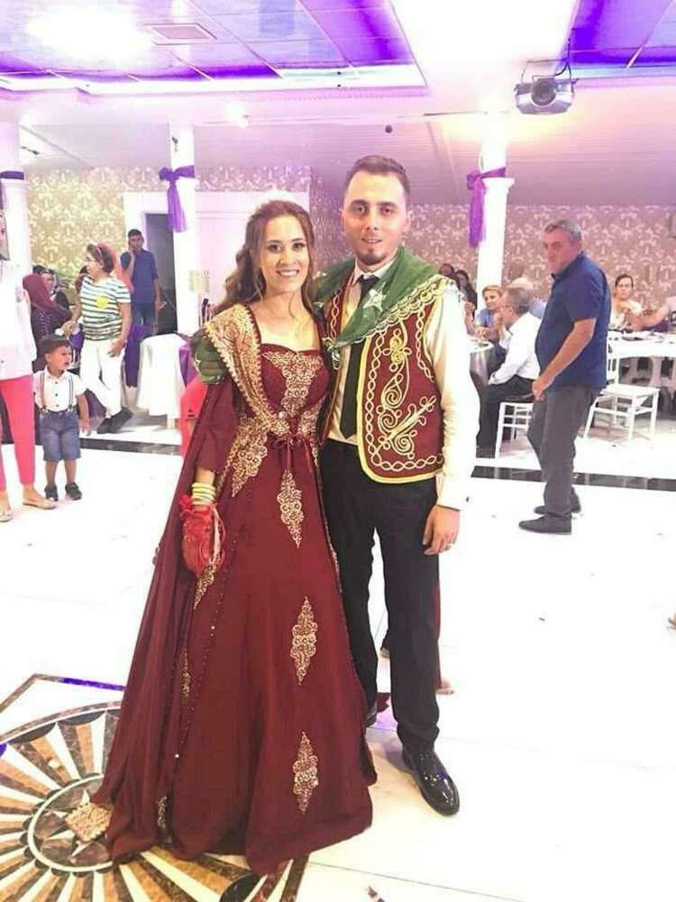<p><span style="color:rgb(165, 42, 42)"><strong>ÇOCUKLUK AŞKIYDI </strong></span></p>

<p>Doktor Mehmet Baltacı ve eşi Güler Baltacı, Ankara'nın Gölbaşı ilçesinde toprağa verildi. Yakınları Baltacı çiftinin ortaokulda başlayan aşklarını evliliğe taşıdıklarını ve ikinci çocuklarını yapmayı planladıklarını söyledi.</p>
