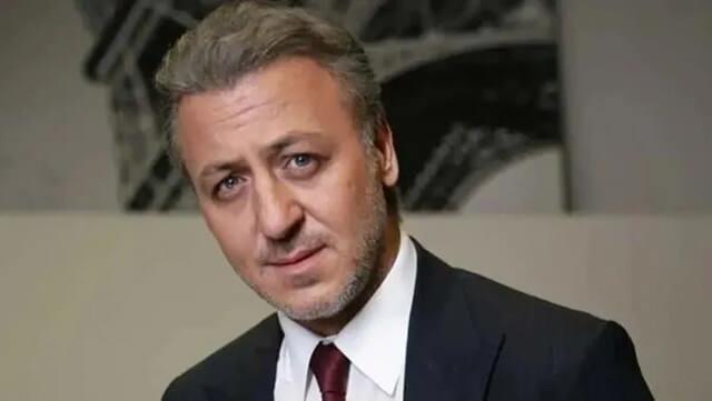 <p><span style="color:#800080"><strong> “KİMİN BU SAÇLAR BİLEMİYORUM”</strong></span></p>
