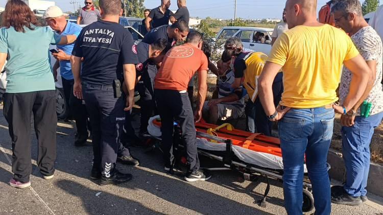 <p>Ekipler olay yerine ulaştığında hurdaya dönen otomobil içerisinde sıkışan otomobil sürücüsü Süleyman Z.Y. ve otomobilde yolcu olarak bulunan Mehmet A.Y.'nın vatandaşlar tarafından otomobilden çıkarıldığı gözlendi. </p>