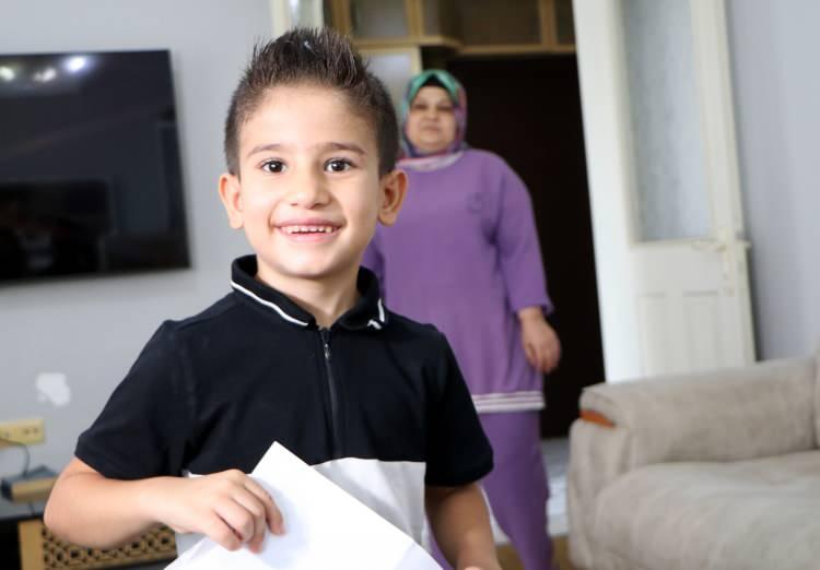 <p>Yüreğir’de yaşayan 13 yıllık evli, 2 çocuk sahibi devlet memuru çift Ülkü ve İlter (47) Kaplan çiftinin 7 yaşındaki oğulları Ahmet Kaplan, 4 aylıkken iki kez yüksek ateş nedeniyle havale geçirdi.</p>