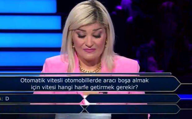 <p>Bursa’da yaşayan ve e-ticaret sorumlusu olan 44 yaşındaki Candan Türk, Kim Milyoner Olmak İster’de otomatik vitesli otomobillerle ilgili bir soruda zor anlar yaşadı.</p>
<p> </p>