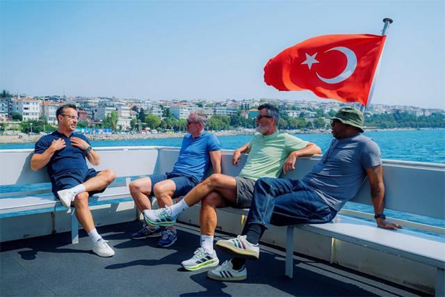 <p><strong>"The Overlap on Tour"</strong> adlı belgesel formatındaki eğlenceli program için 48 saat boyunca İstanbul’u keşfeden üçlü, hem <strong>Boğaz’ın eşsiz manzarasında tekne turu yaptı</strong> hem de <strong>Haliç’te oltayla balık tutarak keyifli anlar yaşadı.</strong></p>