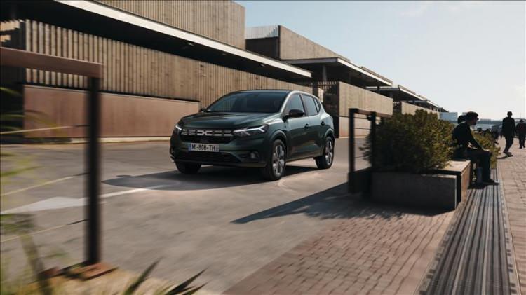 <p><span style="color:#B22222"><strong>DACIA</strong></span></p>

<p>Sandero Stepway: 1.325.000 – 1.417.000 TL</p>
