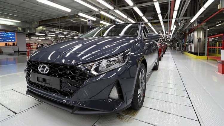 <p><span style="color:#B22222"><strong>HYUNDAI</strong></span></p>
<p>i10: 1.119.000 – 1.289.000 TL</p>
<p>i20: 1.225.000 – 1.585.000 TL</p>
<p>Bayon: 1.322.740 – 1.719.000 TL</p>
<p>Kona: 2.115.000 TL</p>
<p>Tucson: 2.149.000 – 3.351.500 TL</p>
<p>Tucson Hibrit: 3.350.000 TL</p>
<p>Santa Fe Hibrit: 4.870.000 TL</p>
<p>Kona Elektrik: 1.995.000 TL</p>
<p>IONIQ 5: 2.269.000 TL</p>
<p>IONIQ 5 N: 5.840.000 TL</p>
<p>IONIQ 6: 2.185.000 TL</p>
<p>Staria Hibrit: 2.409.000 TL</p>