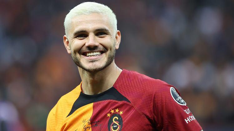<p><strong>Herhangi bir yaralanmanın yaşanmadığı kazada neyse ki yıldız futbolcu araçta değildi. Polis ekipleri olay yerinde inceleme başlattı.</strong></p>