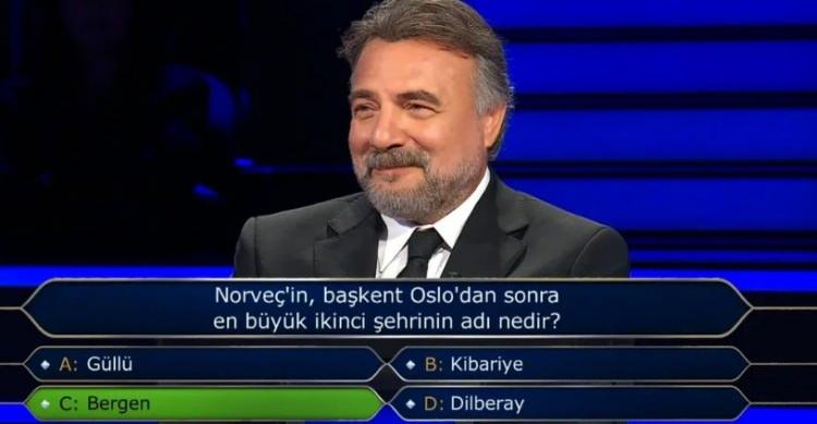 <p><span style="color:#000000"><strong>Doğru yanıt ise C şıkkı Bergen çıkınca yarışmacı büyük bir mutluluk yaşadı.</strong></span></p>

