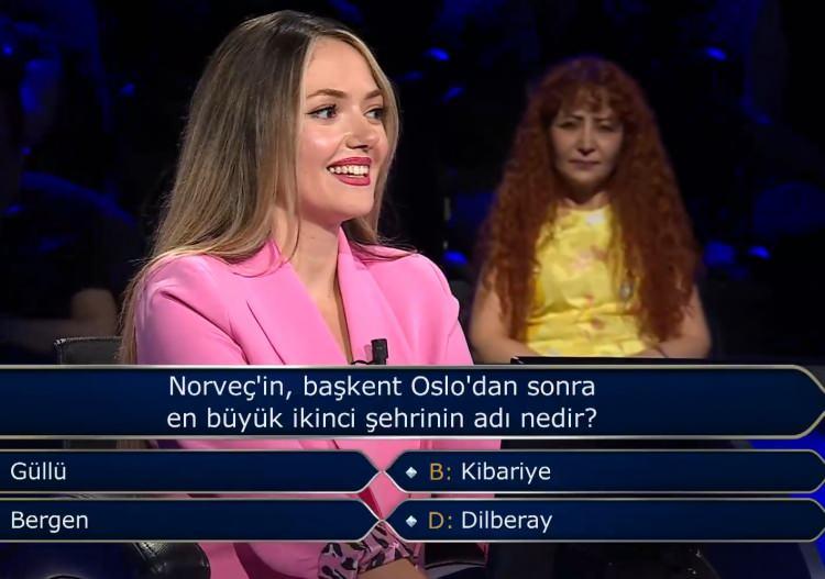 <p><span style="color:#000000"><strong>"A- Güllü", "B- Kibariye", "C- Bergen" ve "D- Dilberay" seçenekleri hem izleyenleri hem de yarışmacıyı güldürdü.</strong></span></p>