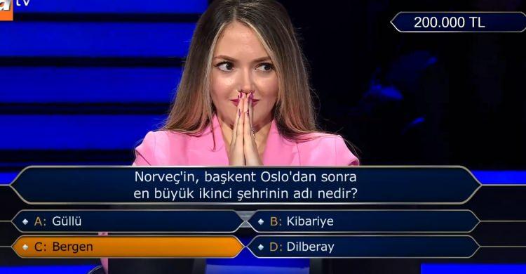 <p><span style="color:#000000"><strong>Şıklar arasında uzun bir süre düşünen yarışmacı, C şıkkında karar kıldı.</strong></span></p>