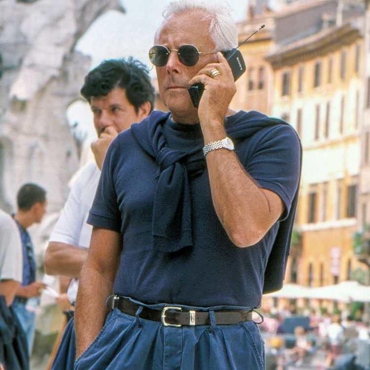 <p>Sadece moda dünyasında değil birçok sektörde büyük bir başarıya imza atarak kendi imparatorluğunu kuran Armani, yıllar içinde servetine servet kattı.</p>