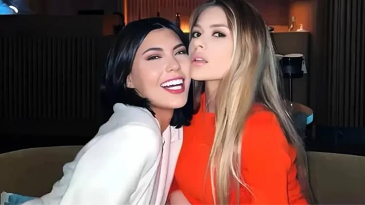<p><strong>"BAHAR GERÇEK KİMLİĞİNİ KAYBETTİ"</strong></p>
<p>İki kızının da şöhret kazandıktan sonra yaşadığı hayatı anlatan Hakan Candan sözlerine şu şekilde devam etti:</p>
<p> <em><strong>"Nihal ile Bahar çok farklı karakterlerdi. Nihal çok nazik, insanlara karşı daha kibar ve duyarlı; Bahar ise daha sert, katı ve bildiğini okuyan bir karakterdi. Konuşma tarzı, tavırlar, mimikler o programla değişti. Asla böyle değillerdi. O ekranların büyüsü Bahar'ın kimliği dışında yeni bir kimlik oluşturmasına neden oldu. Hiç böyle değildi. Gerçek kimliğini kaybetti. O konuşma tarzı beni bile şaşırttı. Gerçek ses tonu bile o değildi."</strong></em></p>