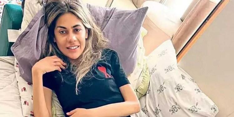 <p><strong>"KIZIMIN İLİĞİ KURUMUŞTU"</strong></p>
<p>Nihal Candan'ın ölmeden önceki son günlerinde fiziksel ve psikolojik sağlığının ne kadar kötüleştiğini anlatan baba Candan,</p>
<p><em><strong>"Bu sanal gerçek dediğimiz olay Nihal'in ölümünü tetikledi. Nihal, ölümün eşiğinde olduğunu bile kabullenmedi. Doktorların sözlerine rağmen 'Ben iyiyim' dedi. Serumda şeker var diye onu bile engelledi, istemedi.Tedaviye bir türlü ikna olmadı. Vasi atamak istedik o süreçte ama Nihal ısrarlarımız ve yalvarmalarımızla tedaviyi kabul etti. Vasi atanamadı. Ama iliği kurumuştu. Vücudunda hiçbir şey kalmamıştı. Kaslar zaten komple erimişti." </strong></em>dedi.</p>