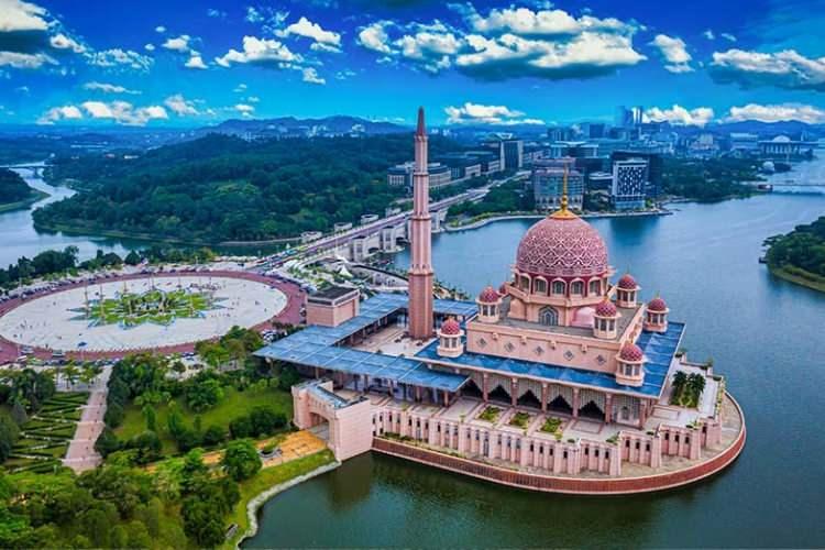 <p><span style="color:#B22222"><strong>7. </strong></span>Malezya – %74</p>
